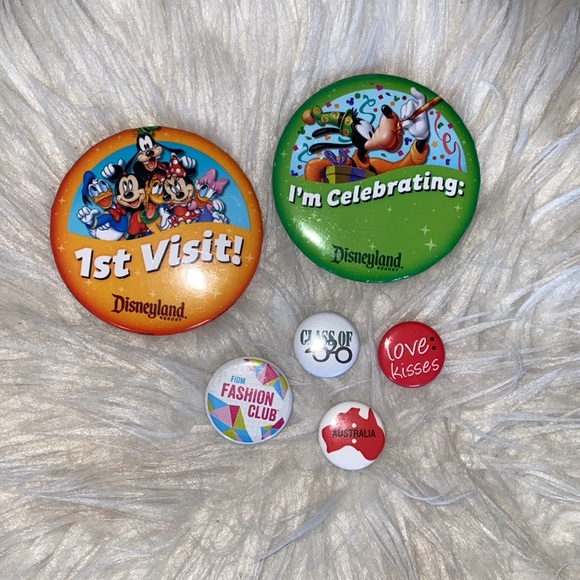 Disney Accessories - FREE WITH PURCHASE Pins (READ DESCRIPTION)